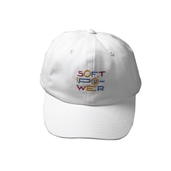 หมวกแก๊ปสีขาว ลาย soft power ดีไซน์โดย softpomz
